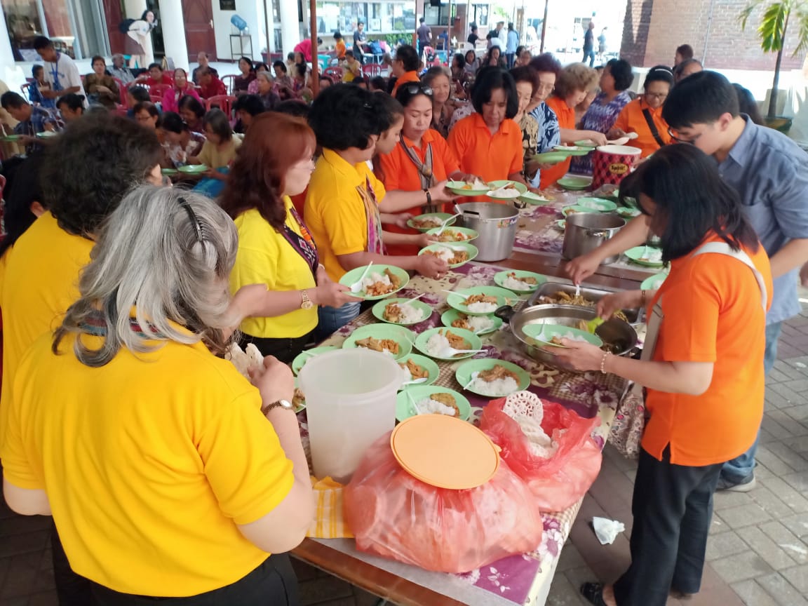 Sharing Love with the Elderly at Kelahiran Sant...